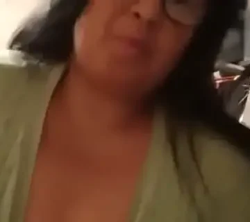 Madura tetona mexicana me enseña sus enormes tetas de milf madura tetona mexicana me ensena sus enormes tetas de milf 1733510898