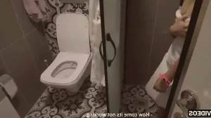 MI HERMANASTRA ROMPIO LA DUCHA DE MI PADRASTRO ME DA SU CULO PARA QUE NO DIGA NADA MI HERMANASTRA ROMPIO LA DUCHA DE MI PADRASTRO ME DA SU CULO PARA QUE NO DIGA NADA